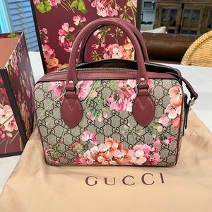 Authentic Gucci GG SUPREME BLOOMS BOSTON BAG
